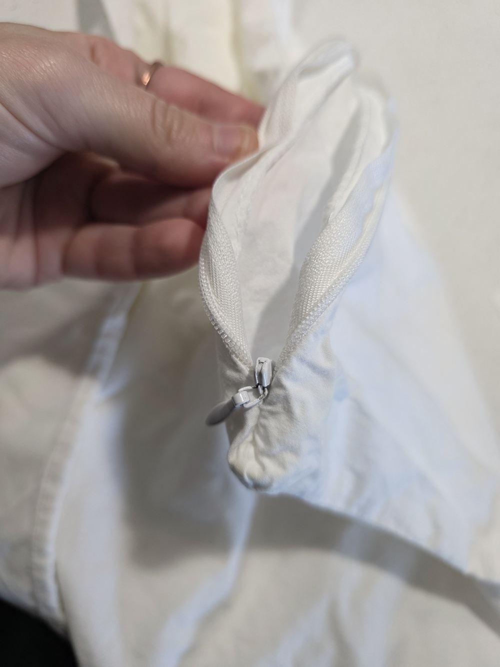 White Allergenic Pillow Case With Zipper 26X18 - Picture 2 of 3